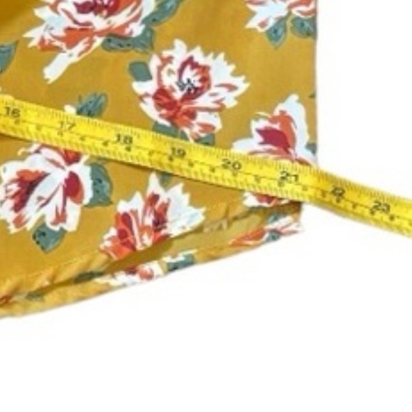 Esley Vintage Inspired Sleeveless Floral Blouse - Picture 8 of 9